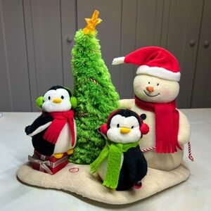 Hallmark Jingle Pals Very Merry Trio 2006 Animated Singing Snowman and Penguins.
